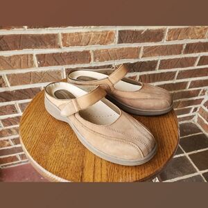 Mushroom Brand Tan Mules/Mary Janes